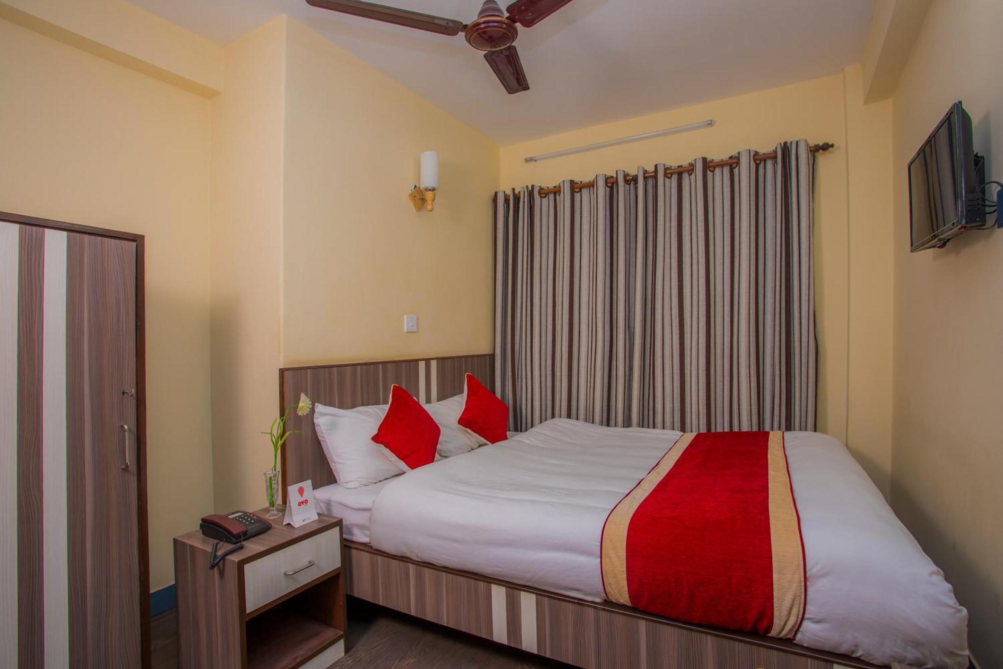 Oyo 297 Hotel Aayam Катманду Экстерьер фото