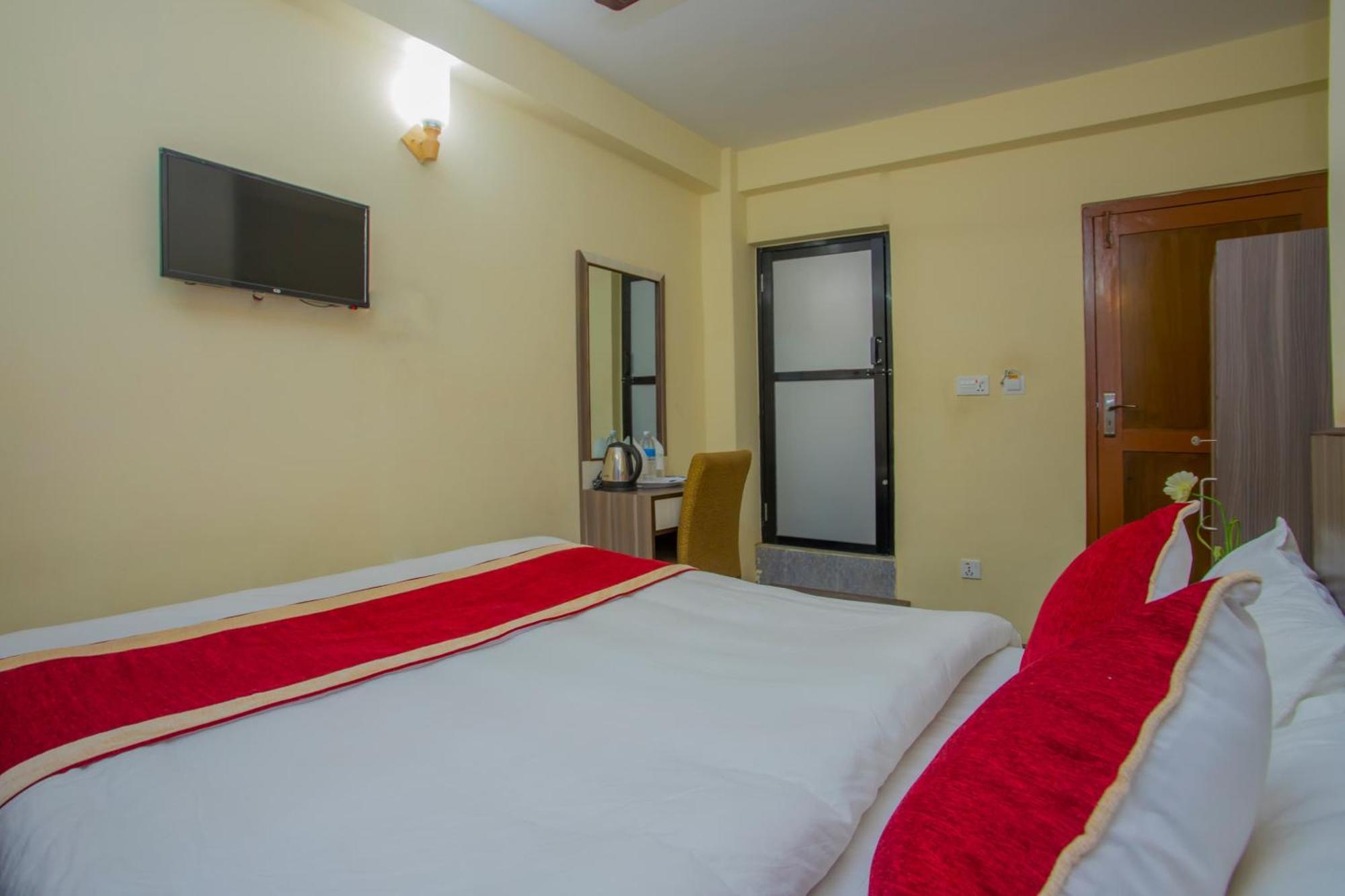 Oyo 297 Hotel Aayam Катманду Экстерьер фото