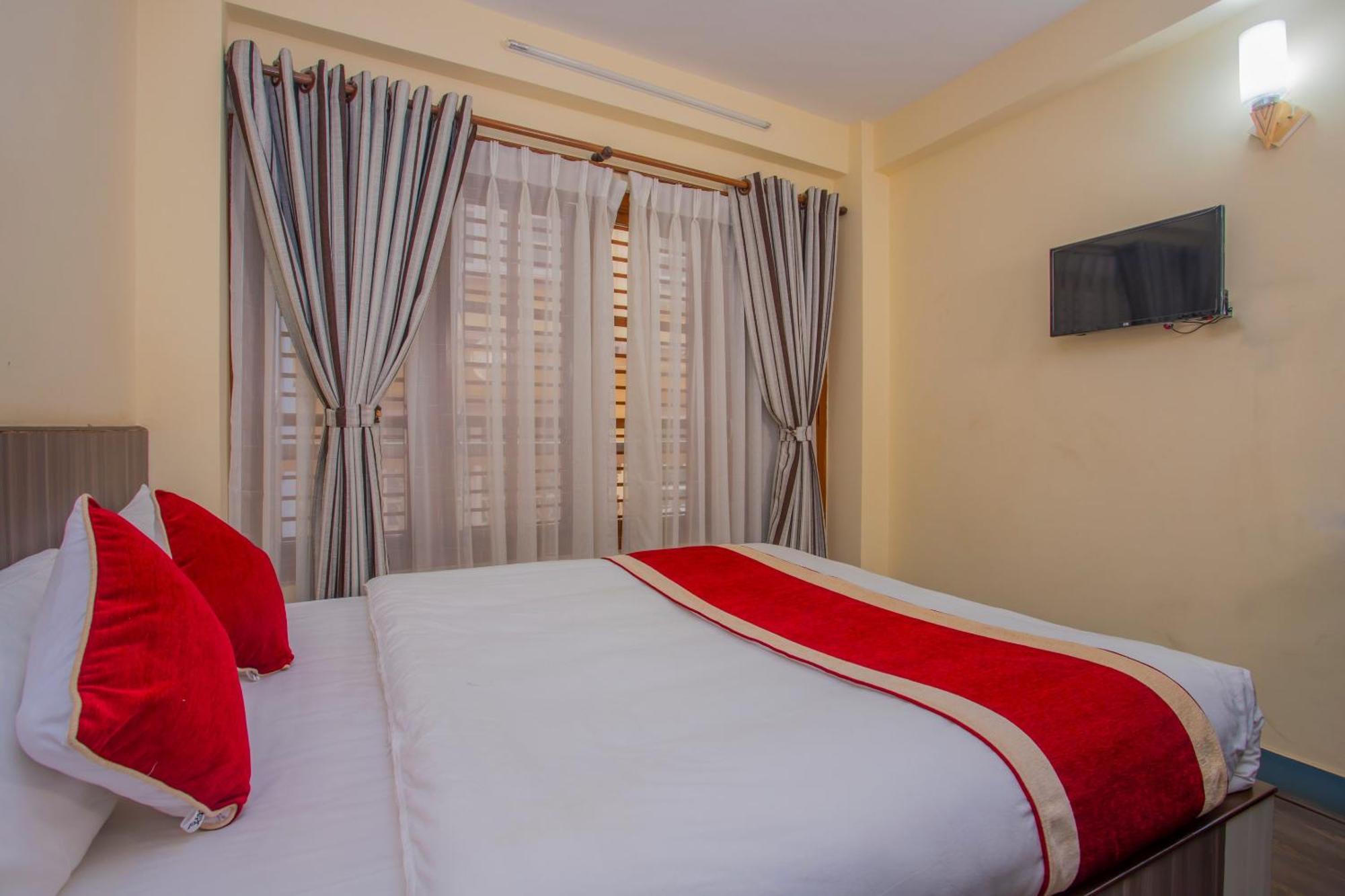 Oyo 297 Hotel Aayam Катманду Экстерьер фото