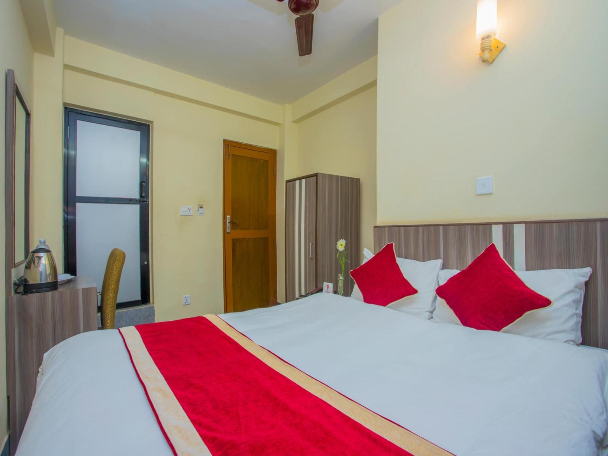 Oyo 297 Hotel Aayam Катманду Экстерьер фото