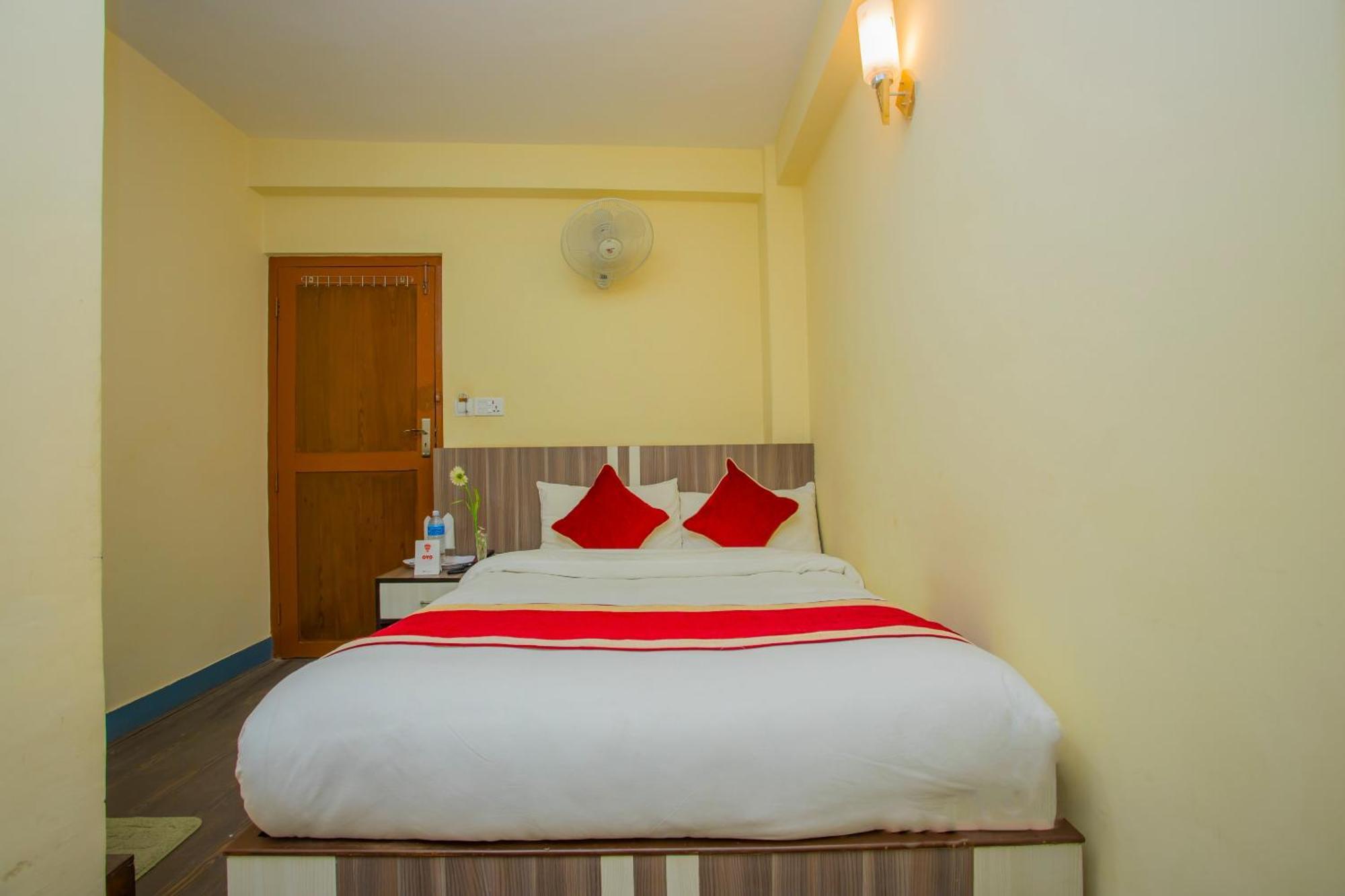 Oyo 297 Hotel Aayam Катманду Экстерьер фото